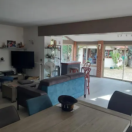 De 4 Avec Piscine Privee Et Terrasse Amenagee A La Salvetat Saint Gilles 4*