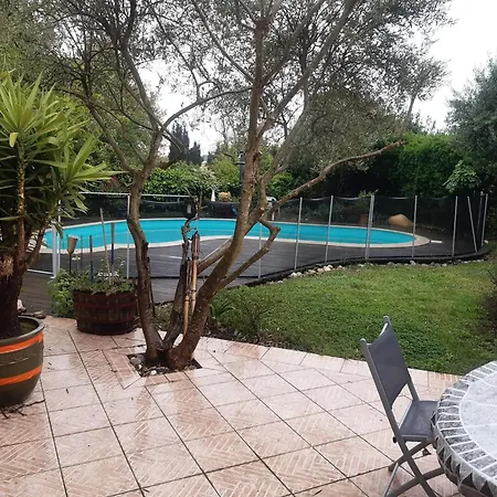 De 4 Avec Piscine Privee Et Terrasse Amenagee A La Salvetat Saint Gilles 4*